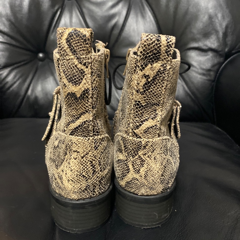 Express snake skin animal print heeled boot lace up zipper buckle Women's Size 9 - Picture 4 of 6